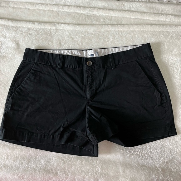 Old Navy Pants - Old Navy Black Standard Fit 3.5” Inseam Khaki Shorts Size 12